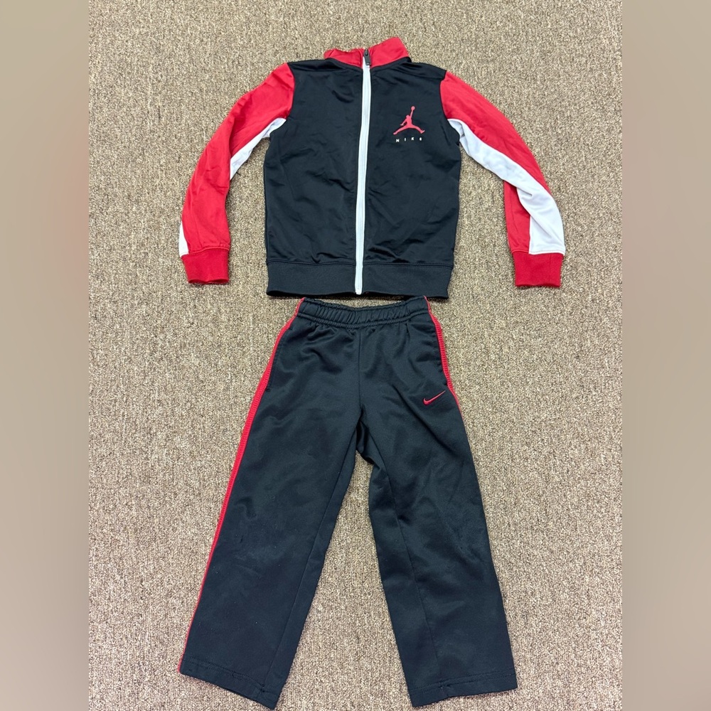 Nike Air Jordan Kids Red , Black & White Tracksuit Set Size 4XS Or 3-4T